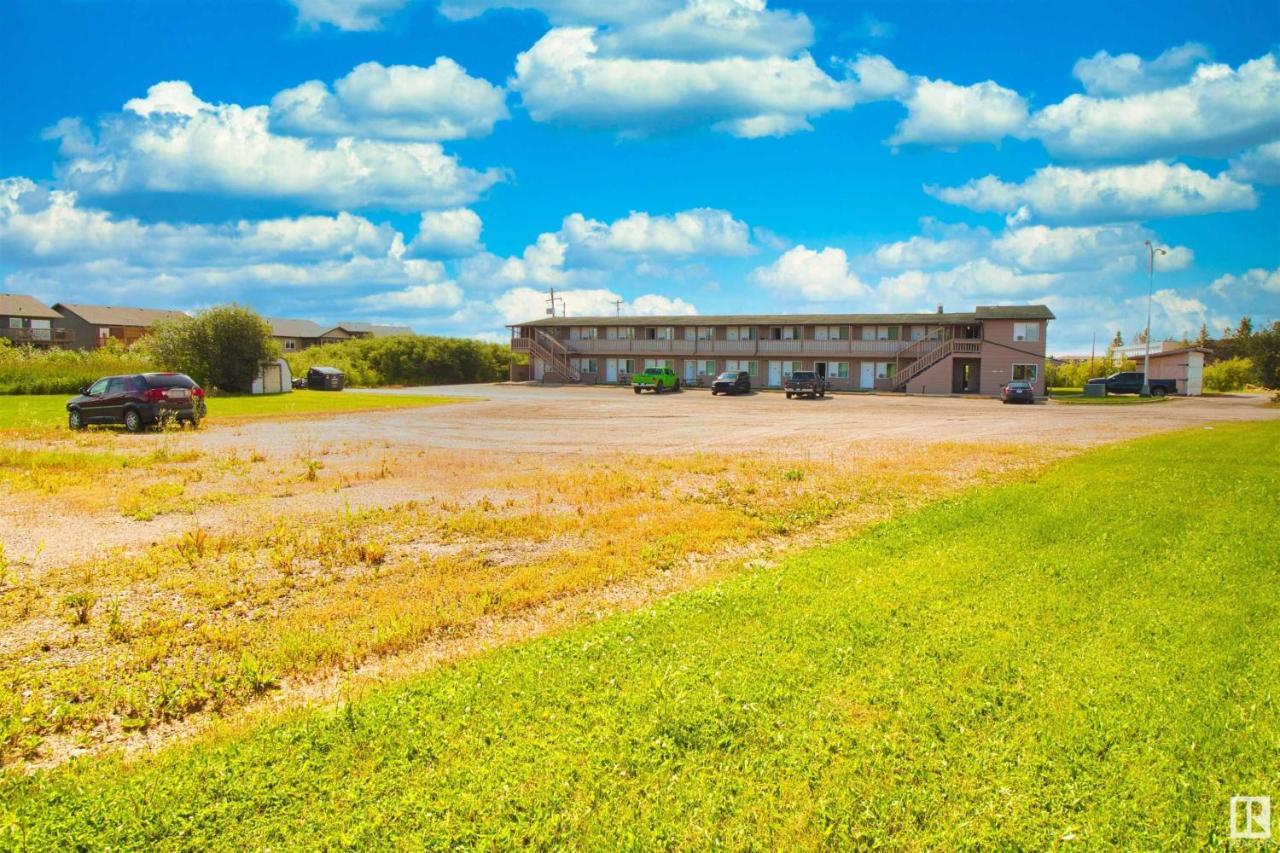 Kings Court Motel Cold Lake Exterior foto